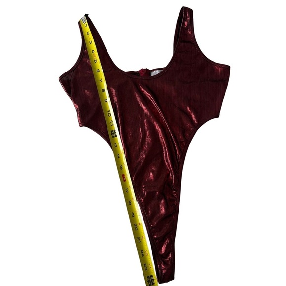 Shane Justin Runway Bodysuit SZ Large Glittery Red Curve Emphasizing NWT - Picture 5 of 6